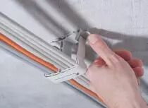 Attache flexible double pour câbles et conduits avec insert