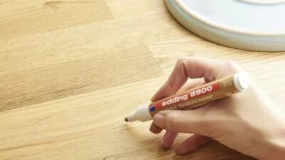 E-8900 - retouche sur bois