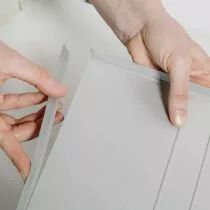 Protection de fond de meuble plate en thermoplastique