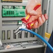 Pince &agrave; sertir pour embouts de c&acirc;ble isol&eacute;e 1000 V