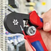 Pince &agrave; sertir auto-ajustable pour embouts de c&acirc;ble